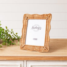 Load image into Gallery viewer, Wicker Scalloped Photo Frame