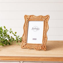 Load image into Gallery viewer, Wicker Scalloped Photo Frame